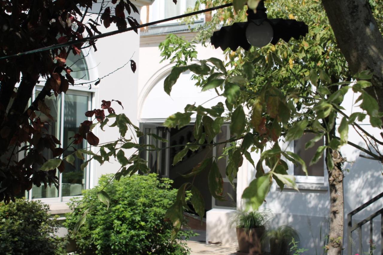 Hotel Jardin Le Pasteur Châlons-en-Champagne Екстериор снимка
